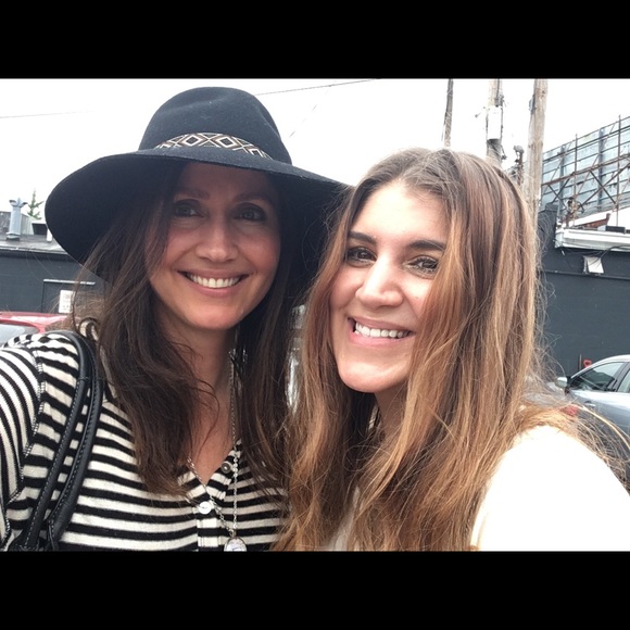 Meet your Posher, Melissa - Picture 4 of 6